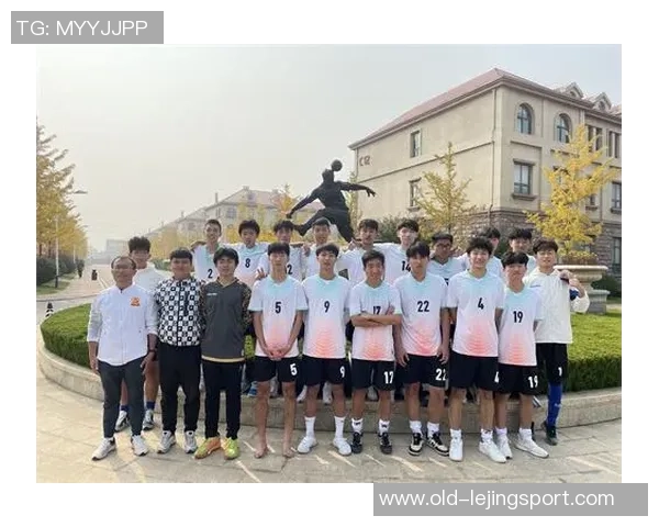 许昌市一中足球队奋勇拼搏展现青春风采助力校园文化建设与体育发展 许昌市一中足球队奋勇拼搏展现青春风采助力校园文化建设与体育发展